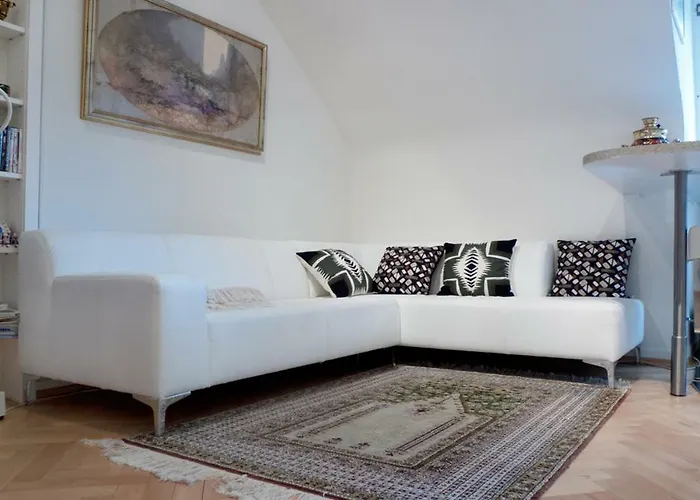 إيكاتارينا شقة *